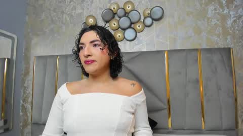 Snapshot of tomlondon_ chatting on February 23, 11:44 am online show from February 23, 11:44 am