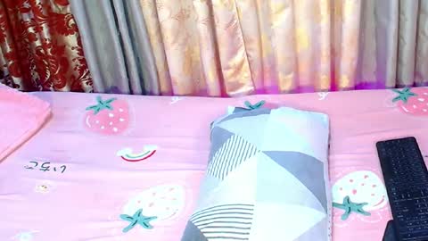 Gigi online show from December 14, 8:04 pm