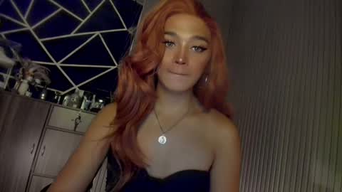 Ms Ella online show from December 21, 1:42 pm