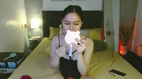 Snapshot of tsnathaliasilvana chatting on February 8, 12:28 pm Bella Ratbu online show from February 8, 12:28 pm