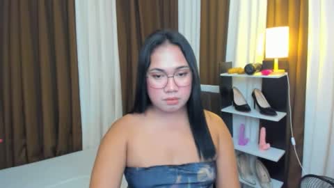 Karen Oquio online show from September 19, 6:03 pm
