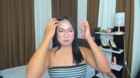 Karen Oquio online show from September 22, 6:35 pm