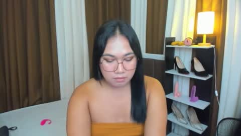 Karen Oquio online show from September 24, 6:58 pm