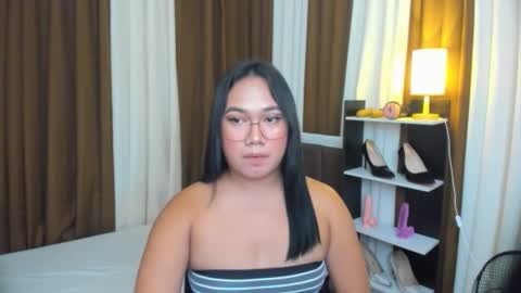 Karen Oquio online show from September 25, 7:21 pm