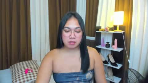 Karen Oquio online show from October 2, 6:03 am
