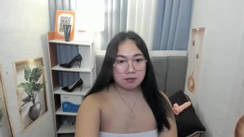 Karen Oquio online show from December 15, 8:14 pm