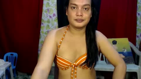Snapshot of urasiandominaxx chatting on October 24, 5:01 am Diane online show from October 24, 5:01 am