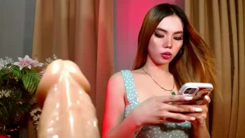 Lady Amira  HALF CANADIAN  online show from December 17, 7:07 am