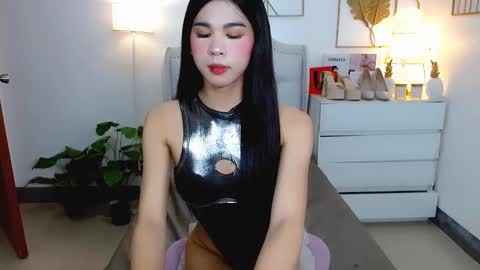 Snapshot of urfynestchina_doll chatting on January 8, 1:09 pm Im your doll maica online show from January 8, 1:09 pm