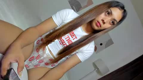 urdreamgirlxoxo online show from December 26, 12:59 pm