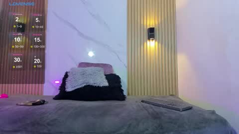 valentinaliux_ online show from February 18, 11:29 am