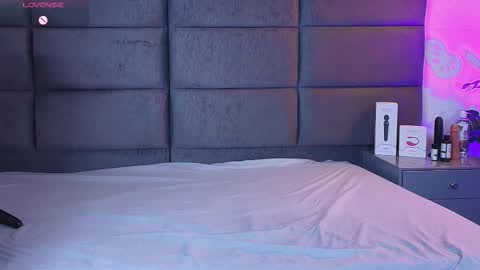 valentino moon online show from February 15, 1:56 am