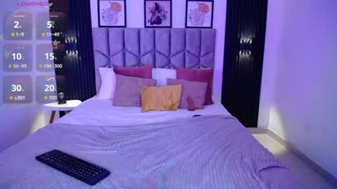 venus_999_ online show from June 18, 9:52 pm
