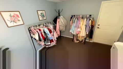 Whisper online show from April 12, 3:54 am