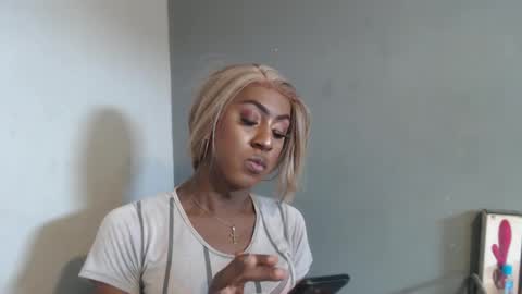 SHENIEL RODRIGUEZ online show from March 1, 5:19 pm