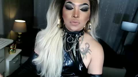 Zhavia online show from November 17, 6:30 pm