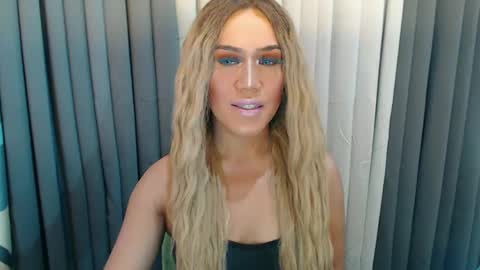 GWEN THOMPSON .......   online show from December 2, 6:38 pm