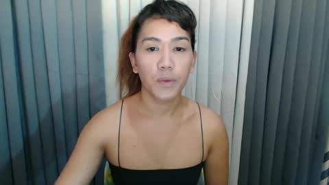 GWEN THOMPSON .......   online show from December 12, 11:58 pm