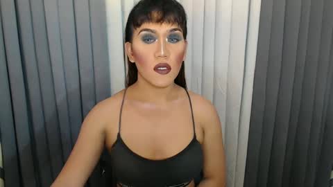 GWEN THOMPSON .......   online show from December 15, 12:06 pm