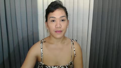 GWEN THOMPSON .......   online show from December 17, 2:12 am