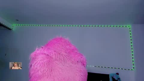 Snapshot of xthesexyboyx chatting on October 4, 12:55 am Femboy Exotic online show from October 4, 12:55 am