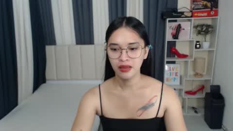 CHLOES ROOM online show from September 20, 5:46 am