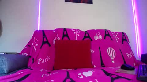 yeny   queen online show from April 15, 5:51 pm