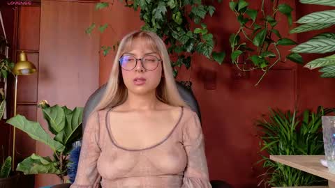 yeriawaddell  online show from May 19, 8:48 pm