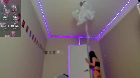 Mikaella - Mika online show from November 2, 8:07 pm