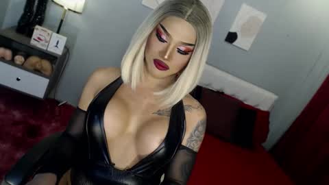 TRICXIEBELLE online show from November 7, 11:49 pm