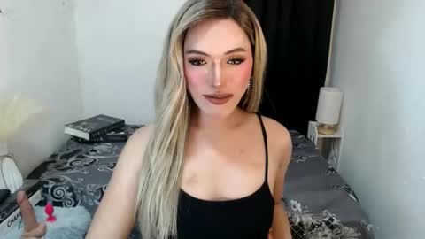 TIFFANY SUCKING QUEEN online show from April 10, 10:15 pm