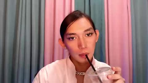 QueenLuci online show from November 30, 11:45 am