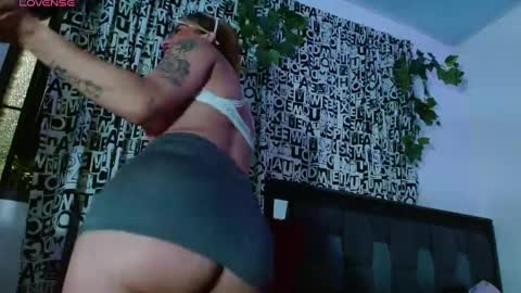 zoemi online show from April 15, 5:46 am