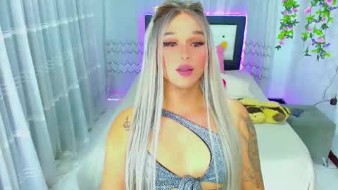 zoeschmmit online show from May 15, 3:59 am