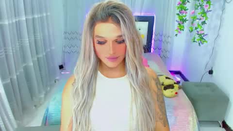 zoeschmmit online show from May 29, 2:43 am