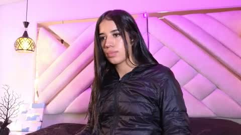 Zoe online show from April 9, 1:06 pm