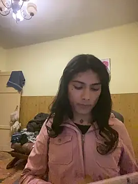 calliemaggotbone online show from April 7, 5:03 pm