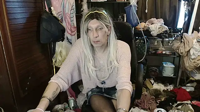 Ombeline1 online show from December 3, 2:10 pm