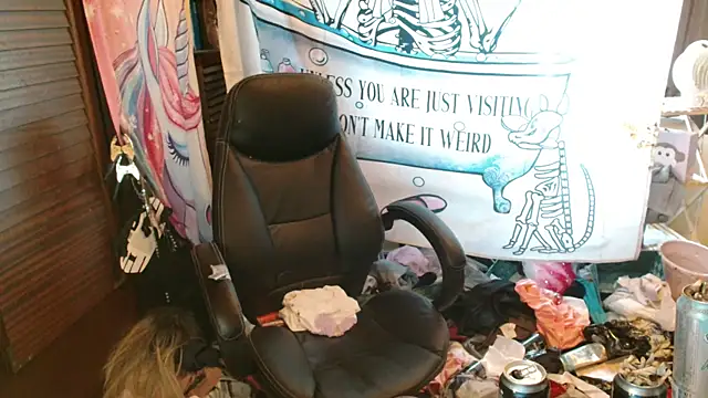 Ombeline1 online show from March 19, 7:30 am