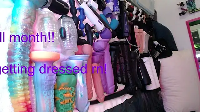 famousALYX online show from February 8, 7:58 am