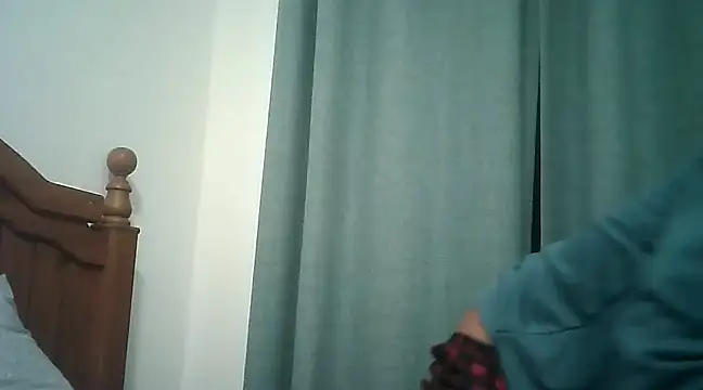 Snapshot of CaramelDipper chatting on December 11, 11:54 pm CaramelDipper online show from December 11, 11:54 pm