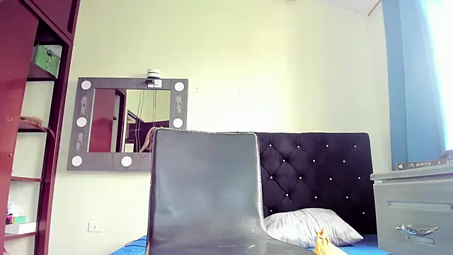 xmissinchesxx online show from September 17, 6:13 pm