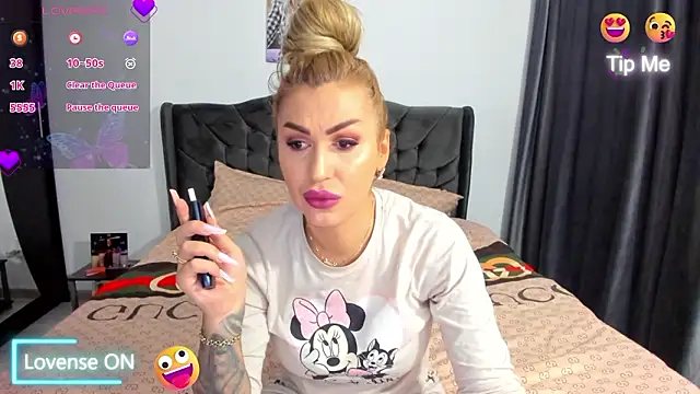 GlossyDiamondX online show from February 24, 5:00 am