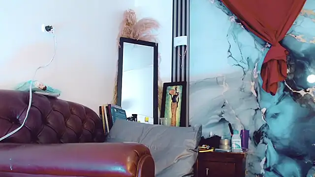 khiara moretti online show from September 15, 7:30 pm