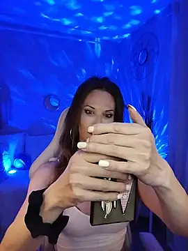 Luna Kitanna online show from June 20, 9:40 pm