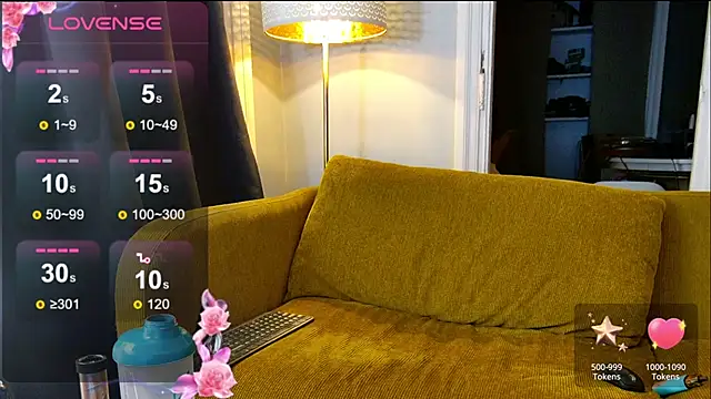 Snapshot of Azurea69 chatting on October 18, 10:24 pm Azurea69 online show from October 18, 10:24 pm