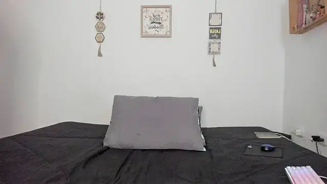 its me miley online show from February 28, 1:45 am