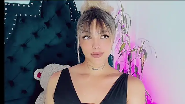 Emmaa Saenz  online show from March 5, 11:43 pm
