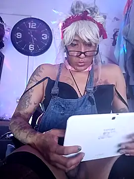 Snapshot of Mune_Raez_6 chatting on September 27, 10:24 am Mune Raez 6 online show from September 27, 10:24 am