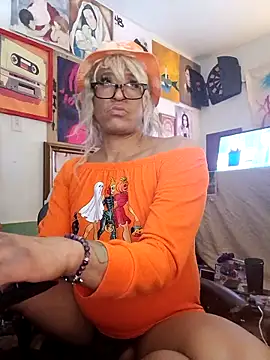 Snapshot of Mune_Raez_6 chatting on October 21, 2:40 pm Mune Raez 6 online show from October 21, 2:40 pm